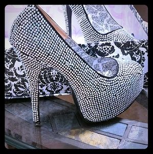 EUC Sparkling Pin-up Heels🦄